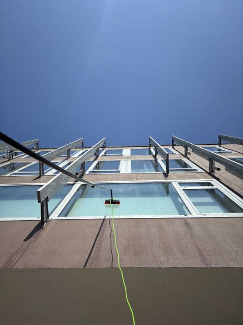 Čiščenje oken na višini